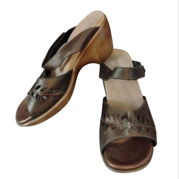 Naot Brown Leather Mule Sandals Srrappy Slip On Sandals Size 8 - Picture 11 of 11